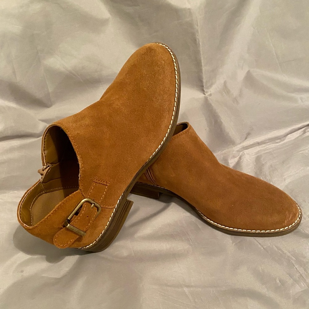 Women’s Clarks Camzin Pull Tan Suede Ankle Boots
